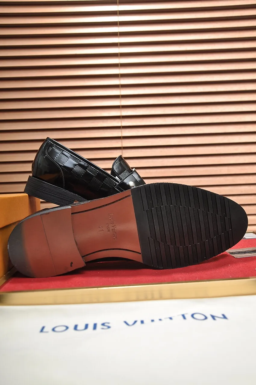 Men's men's shoes 💰520💶 [LV] (original single cowhide lining) 🍀LV's latest genuine leather business suit shoes are launched simultaneously on the official website. The first-layer cowhide imported from Italy is made of heavy gold, 💥official website 1:1 rubber outsole. Versatile to wear, high-end without losing class, and the color combination is extraordinary. This four-season style is alluring when worn on your feet, showing off your big-name flair. Standard code 38-45 (45 customized)